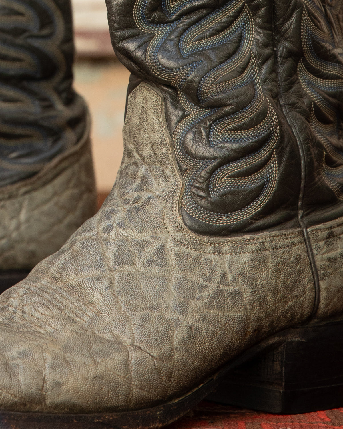 Rare Vintage Elephant Cowboy Boots (M)10